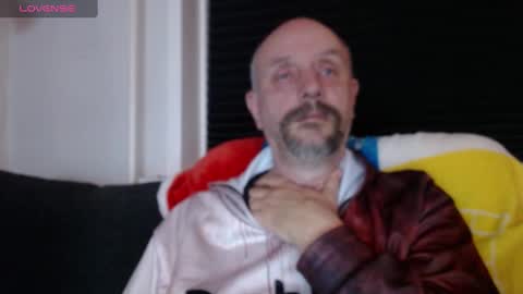 Snapshot of hardmrlazy chatting on December 15, 1:24 am MrLazy online show from December 15, 1:24 am