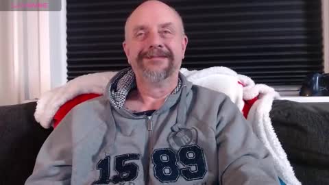 Snapshot of hardmrlazy chatting on December 16, 7:00 pm MrLazy online show from December 16, 7:00 pm