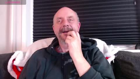 Snapshot of hardmrlazy chatting on December 22, 6:37 pm MrLazy online show from December 22, 6:37 pm