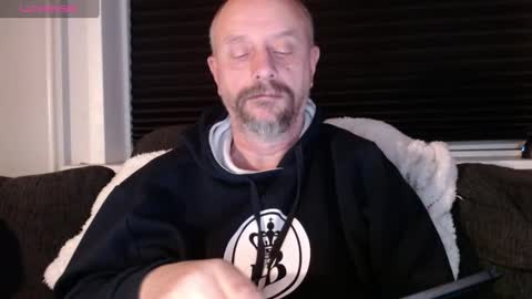 Snapshot of hardmrlazy chatting on December 23, 3:44 pm MrLazy online show from December 23, 3:44 pm