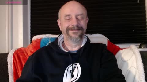 Snapshot of hardmrlazy chatting on December 24, 1:06 am MrLazy online show from December 24, 1:06 am