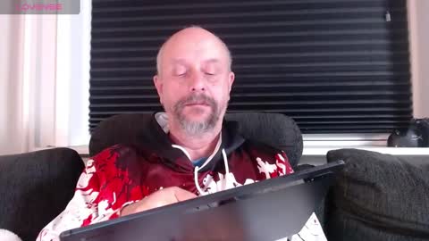 Snapshot of hardmrlazy chatting on December 24, 10:17 pm MrLazy online show from December 24, 10:17 pm