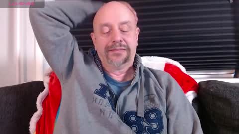 Snapshot of hardmrlazy chatting on January 4, 3:49 pm MrLazy online show from January 4, 3:49 pm