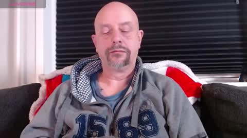 Snapshot of hardmrlazy chatting on January 4, 6:51 pm MrLazy online show from January 4, 6:51 pm