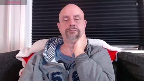 Snapshot of hardmrlazy chatting on January 4, 9:52 pm MrLazy online show from January 4, 9:52 pm