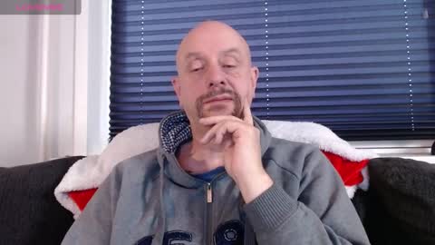 Snapshot of hardmrlazy chatting on January 5, 1:36 pm MrLazy online show from January 5, 1:36 pm