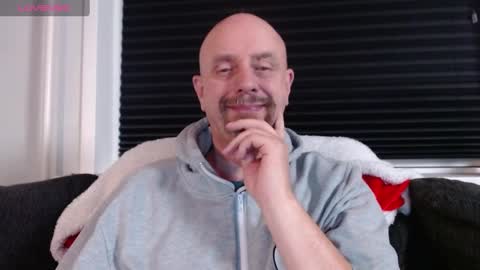 Snapshot of hardmrlazy chatting on January 6, 6:41 pm MrLazy online show from January 6, 6:41 pm