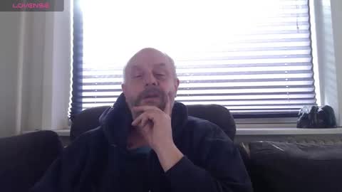 Snapshot of hardmrlazy chatting on March 6, 9:36 am MrLazy online show from March 6, 9:36 am