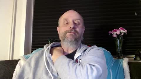 Snapshot of hardmrlazy chatting on February 12, 11:55 pm MrLazy online show from February 12, 11:55 pm