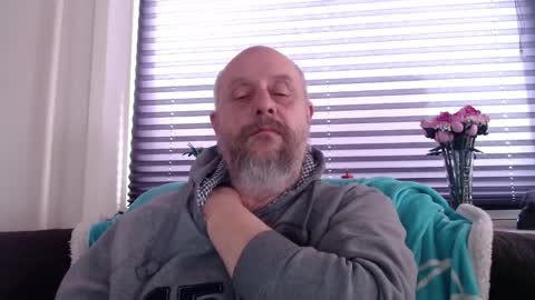 Snapshot of hardmrlazy chatting on February 16, 9:27 am MrLazy online show from February 16, 9:27 am