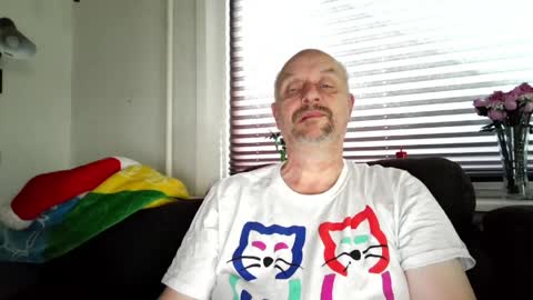 Snapshot of hardmrlazy chatting on June 7, 6:17 am MrLazy online show from June 7, 6:17 am