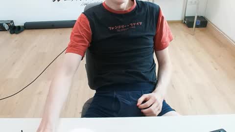 Snapshot of hardone852 chatting on October 19, 10:16 am hardone852 online show from October 19, 10:16 am