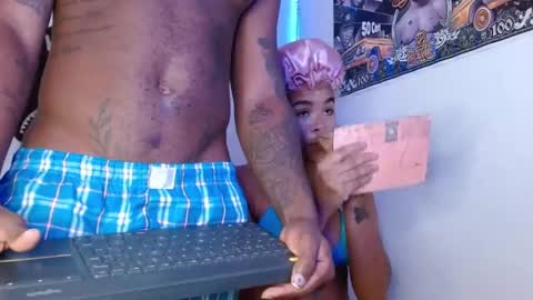 Snapshot of harley_quinnn111 chatting on May 17, 6:37 pm harley_quinnn111 online show from May 17, 6:37 pm