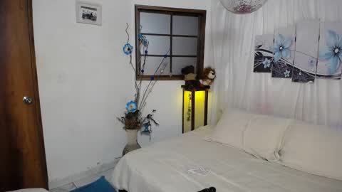 Snapshot of harley_quinns1 chatting on January 9, 10:09 pm harley_quinns1 online show from January 9, 10:09 pm