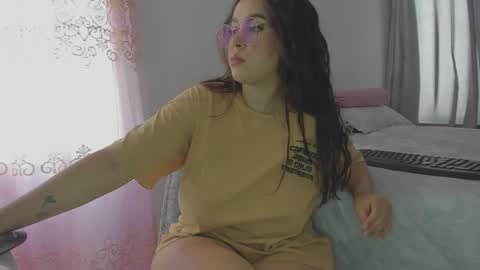 Snapshot of harleynapier chatting on April 2, 4:48 pm Natii online show from April 2, 4:48 pm