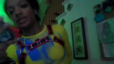 Snapshot of harmonycoxx_ chatting on February 8, 12:17 pm Nicky online show from February 8, 12:17 pm