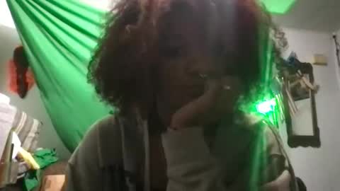 Snapshot of harmonycoxx_ chatting on October 17, 1:31 am Nicky online show from October 17, 1:31 am