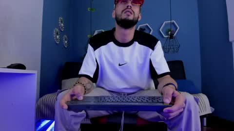harold_999 online show from May 22, 11:32 pm