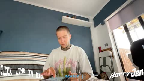 Snapshot of harry_jen chatting on September 10, 8:58 am TAP HERE choise Harry tattoo on chest Jen curls hair online show from September 10, 8:58 am