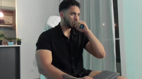 Snapshot of harry_zandess chatting on December 29, 6:14 am Harry Zandes online show from December 29, 6:14 am