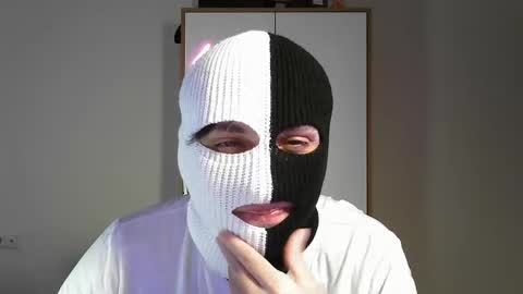 Two-Face online show from April 4, 9:12 pm