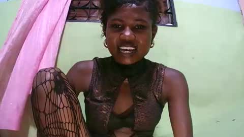 Snapshot of hasleyinah chatting on February 16, 8:38 pm hasleyinah online show from February 16, 8:38 pm