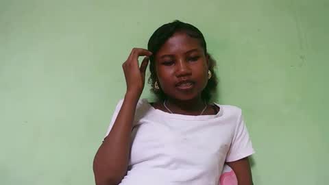 Snapshot of hasleyinah chatting on March 9, 11:14 am hasleyinah online show from March 9, 11:14 am