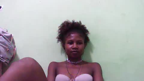 Snapshot of hasleyinah chatting on March 24, 6:46 pm hasleyinah online show from March 24, 6:46 pm