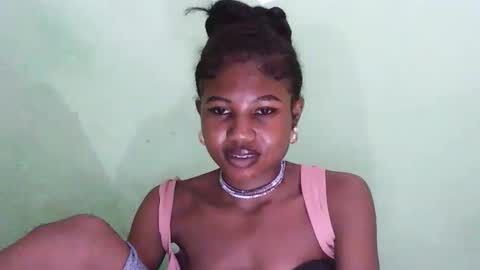 Snapshot of hasleyinah chatting on April 6, 10:11 pm hasleyinah online show from April 6, 10:11 pm