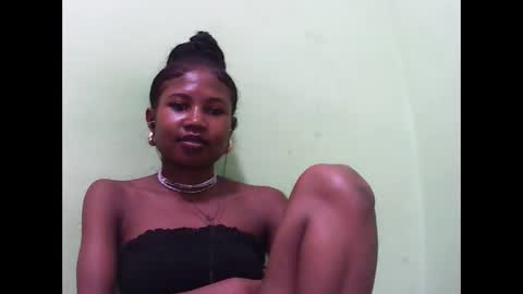 Snapshot of hasleyinah chatting on April 7, 9:04 pm hasleyinah online show from April 7, 9:04 pm