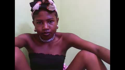 Snapshot of hasleyinah chatting on April 8, 12:05 pm hasleyinah online show from April 8, 12:05 pm