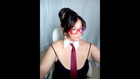 leila online show from May 21, 8:27 pm
