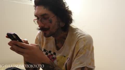 Snapshot of hatsumotokyoto chatting on March 8, 7:53 pm More content 2 online show from March 8, 7:53 pm
