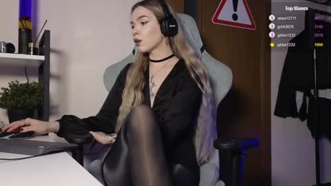 Snapshot of havenraee chatting on January 16, 10:23 pm Miss Haven online show from January 16, 10:23 pm