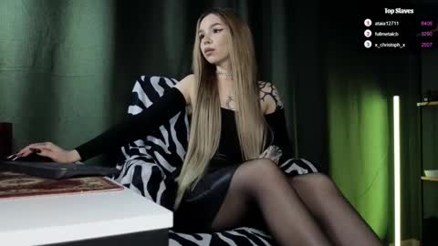 Snapshot of havenraee chatting on January 10, 7:37 pm Miss Haven online show from January 10, 7:37 pm