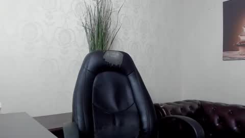 HayesWood online show from November 27, 6:48 am