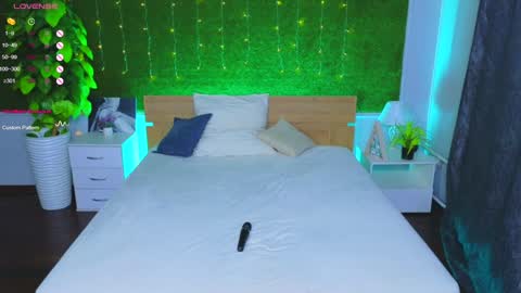 Hayle online show from December 9, 4:01 am