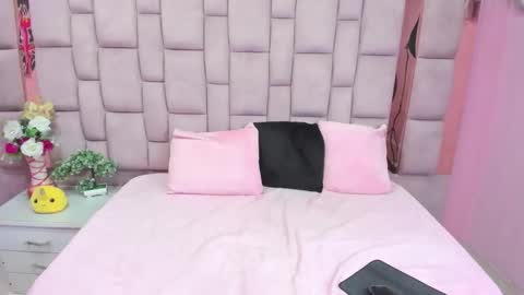 hazel_18_ online show from October 28, 7:49 pm