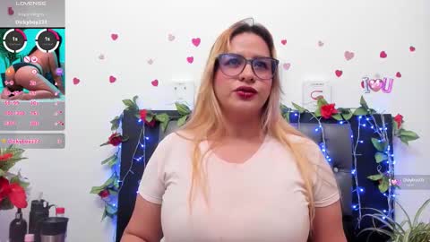 Snapshot of hazel_34 chatting on September 19, 7:14 pm hazel online show from September 19, 7:14 pm