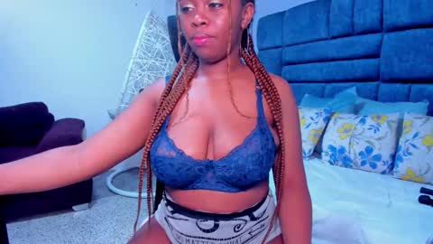 hazel_lanee online show from November 15, 5:27 am