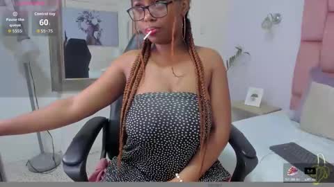 hazel_lanee online show from November 15, 9:11 pm
