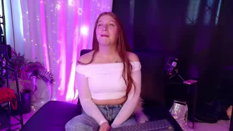 Snapshot of hazel_muller chatting on February 14, 1:30 pm hazel_muller online show from February 14, 1:30 pm