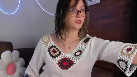 Snapshot of hazelbrownn23 chatting on February 12, 4:22 pm Hazel Brown online show from February 12, 4:22 pm