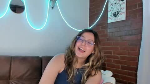 Snapshot of hazelbrownn23 chatting on February 25, 4:10 pm Hazel Brown online show from February 25, 4:10 pm