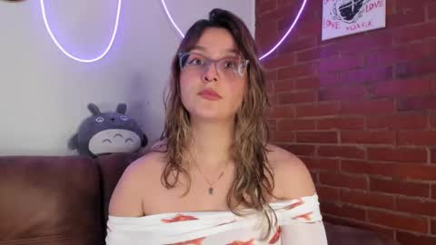 Snapshot of hazelbrownn23 chatting on February 26, 4:24 pm Hazel Brown online show from February 26, 4:24 pm