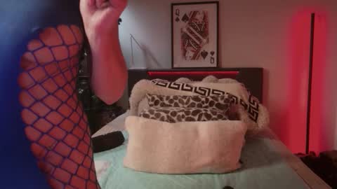 Hazeleo online show from December 1, 9:42 pm