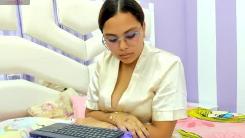 Snapshot of heavenlybump chatting on April 1, 2:58 pm heavenlybump online show from April 1, 2:58 pm