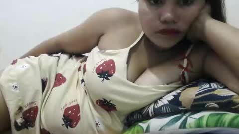 Snapshot of heavenlyeyes69 chatting on February 16, 12:18 am heavenlyeyes69 online show from February 16, 12:18 am