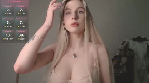 Akemi instinthemoodforlooove online show from April 21, 1:17 pm