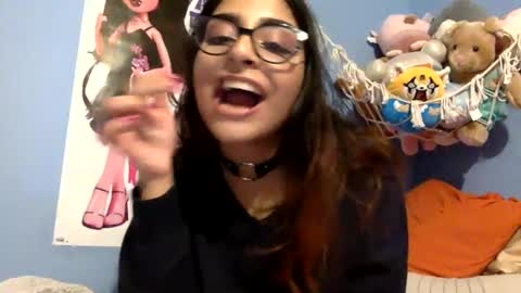 Snapshot of heavensbunny chatting on December 6, 6:04 am heaven the muslim slut online show from December 6, 6:04 am